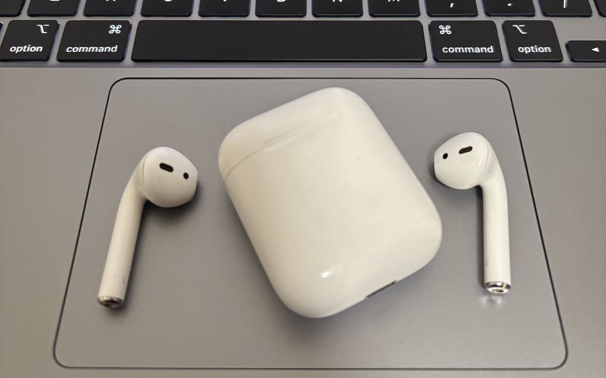AirPods